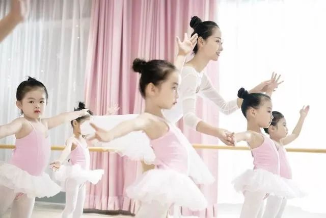 孩子练舞蹈，这几个坏习惯可千万要改掉啊！ (http://www.hnyixiao.com/) 教育资讯 第5张