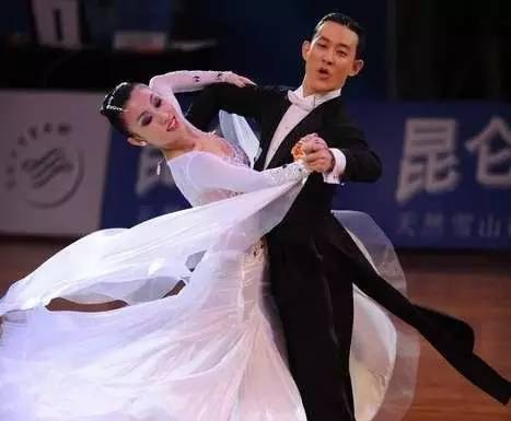 舞蹈小技巧：跳摩登舞女士收紧身体的重要性 (http://www.xifumi.com/) 常见问题 第1张