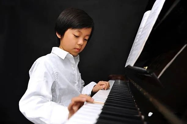 为什么学钢琴尽量不要晚于7岁 (http://www.hnyixiao.com/) 教育资讯 第4张